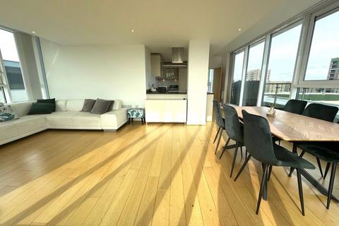 3 bedroom penthouse to rent, Drift Court, Basin Approach, London