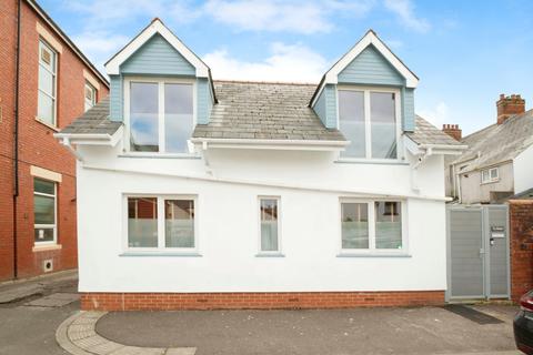 2 bedroom detached house to rent, Clydach Street