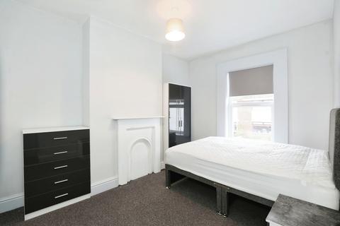 1 bedroom in a house share to rent, Room 5, Newcastle Street, ST5