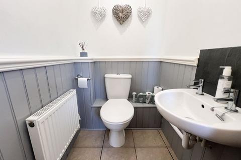 16 Oak Mount Road, Werrington, Stoke-on-trent, ST9 0BZ