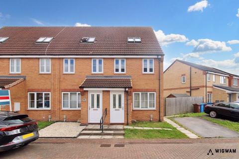 3 bedroom end of terrace house for sale, Hyde Park Road, Kingswood, HU7