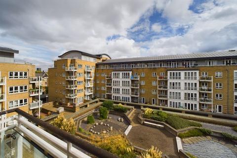 2 bedroom apartment to rent, St. Davids Square, London