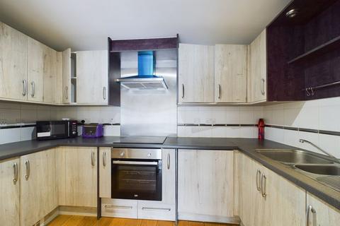 2 bedroom apartment to rent, St. Davids Square, London