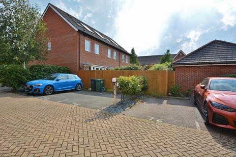 76 Corbetts Way, Thame, OX9 2FN