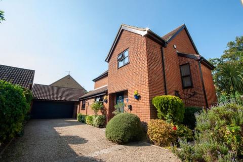 4 bedroom detached house for sale, Green Lane, Leigh-On-Sea SS9