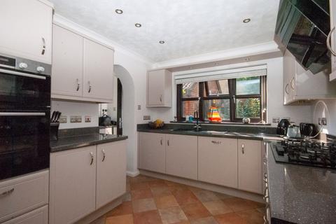 4 bedroom detached house for sale, Green Lane, Leigh-On-Sea SS9