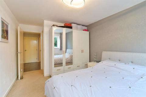 2 bedroom ground floor flat for sale, Park View Road, Leatherhead, Surrey