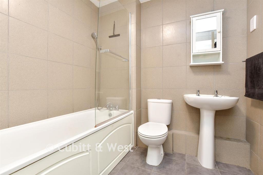 En-Suite Bathroom
