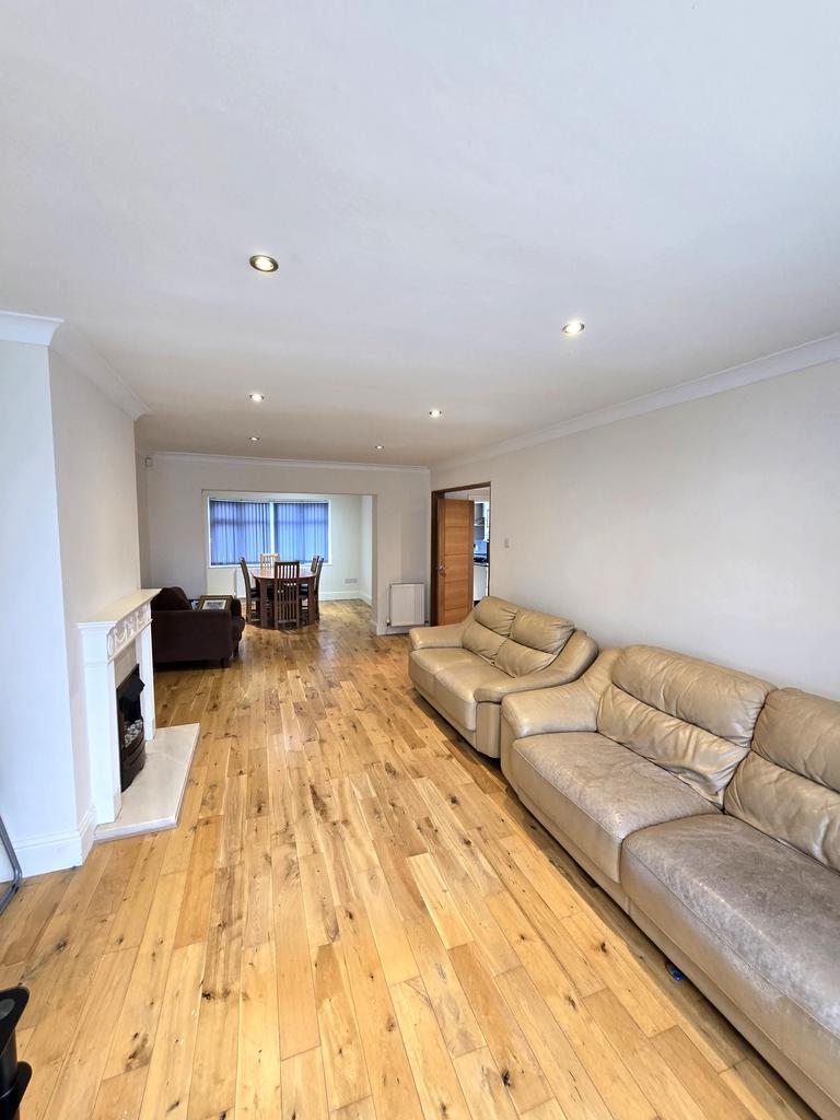 Ferngate Drive, Manchester 3 bed semidetached house to rent £1,500