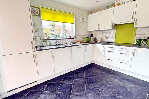 4 bedroom semi-detached house for sale, Rowan Way, Angmering, Littlehampton, West Sussex, BN16