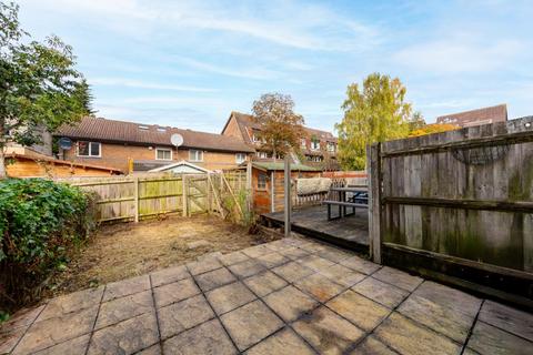 2 bedroom terraced house to rent, Abbeyfields Close, London NW10