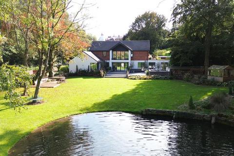 undefined, Hartlebury, DY11