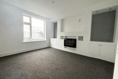 3 bedroom terraced house to rent, Bolton BL2