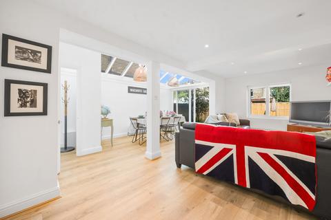 2 bedroom flat to rent, Dempster Road, London SW18