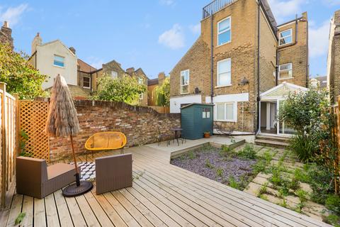 2 bedroom flat to rent, Dempster Road, London SW18