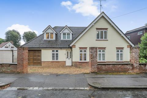 5 bedroom detached house for sale, Upavon Drive, Berkshire RG1