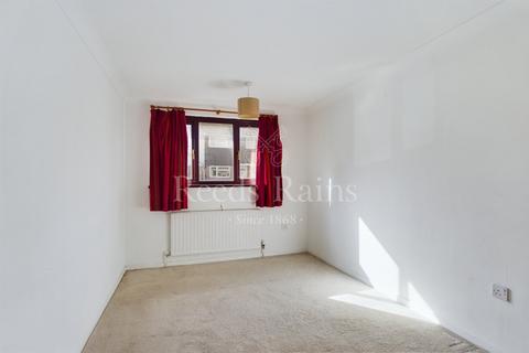 25 Bell Close, Greenhithe, DA9 9BP