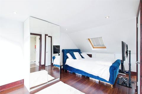 28 Ankerdine Crescent, London, SE18 3LQ