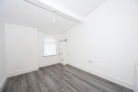 3 bedroom terraced house to rent, Cross Street, Merseyside L34