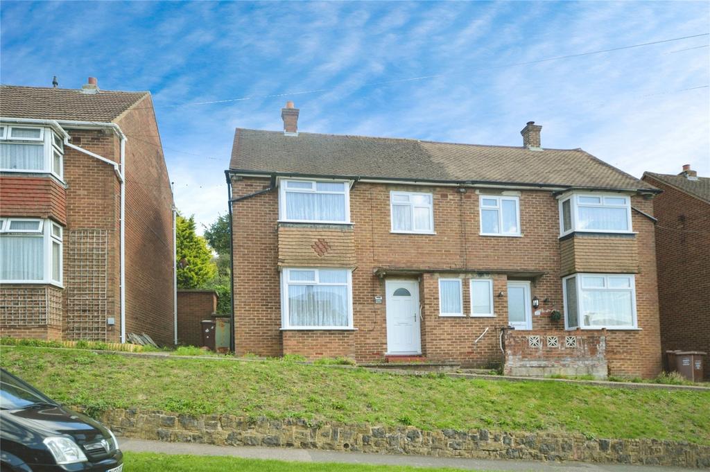 Carnation Road, Kent ME2 3 bed semidetached house for sale £280,000