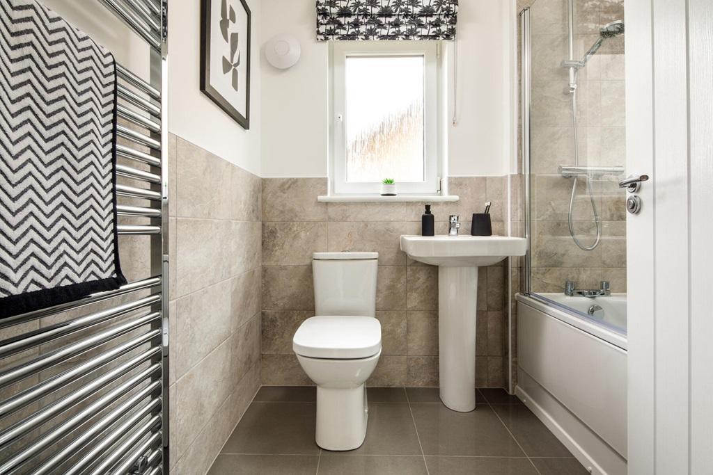 Main bathroom with shower over bath