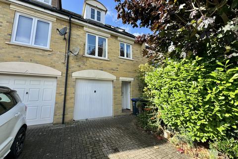 3 bedroom terraced house to rent, Vale Place, Ramsgate