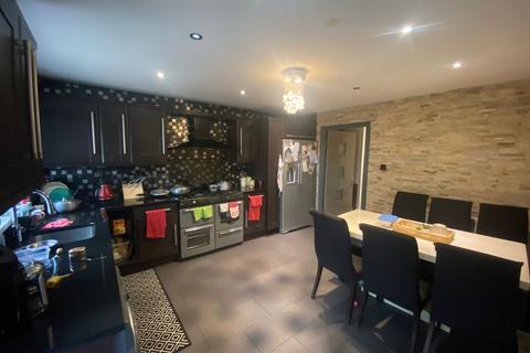 4 bedroom end of terrace house for sale, 28 Richmond Walk, Chadderton, Oldham