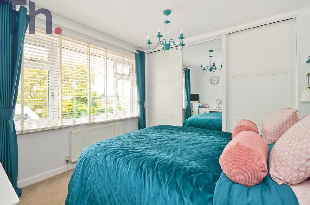 Bedroom 1 (2).JPG