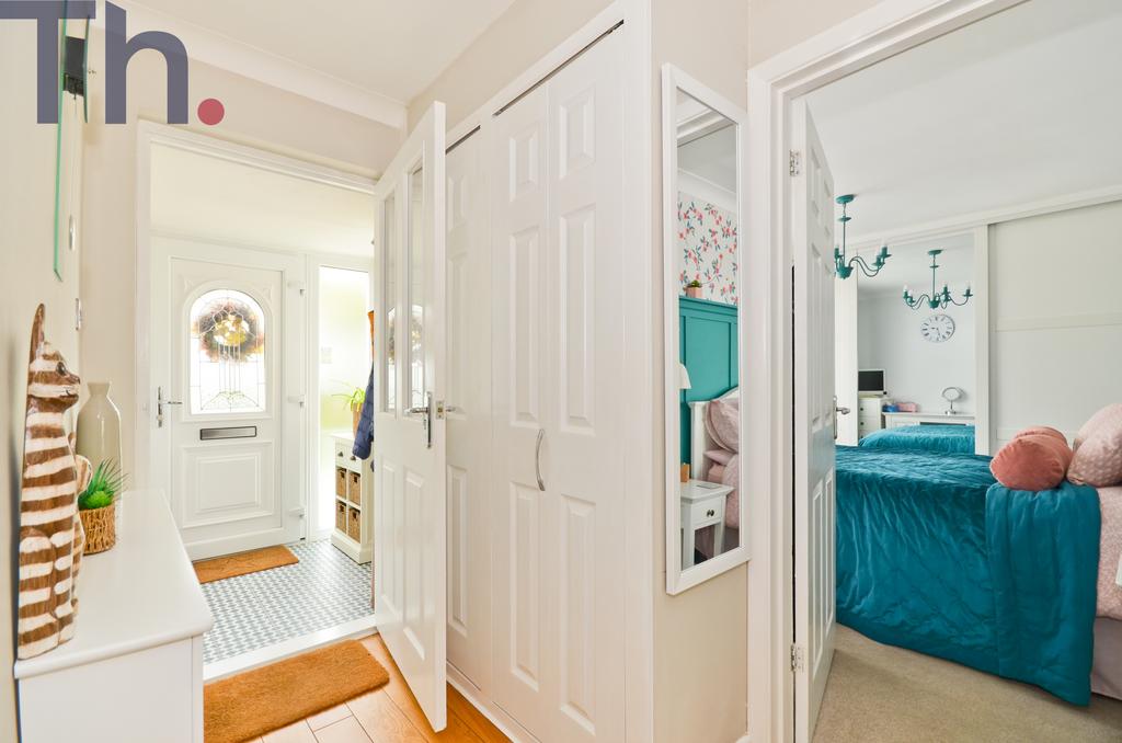 Entrnance Porch &amp; Hallway.JPG