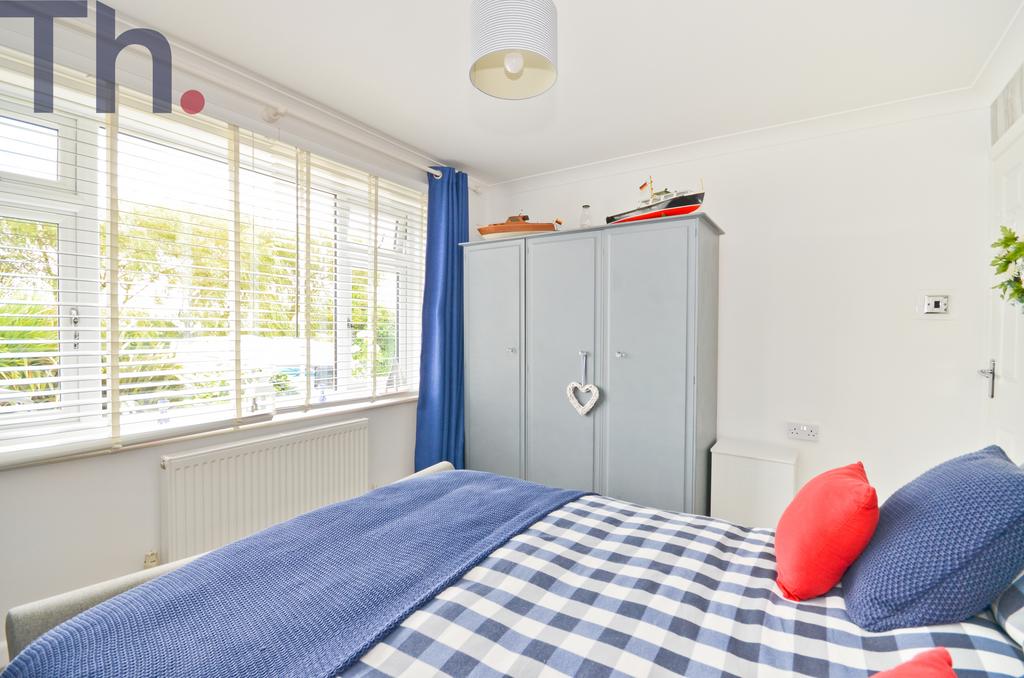 Bedroom 2 (2).JPG