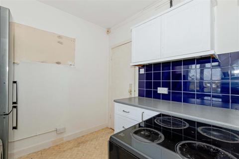 2 bedroom flat for sale, West Parade, Worthing