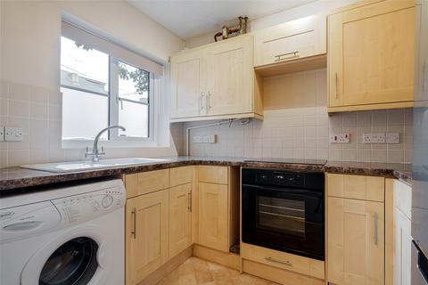 2 bedroom semi-detached house to rent, Carey Road, Berkshire RG40