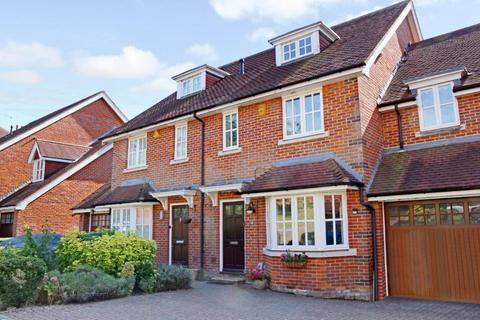 4 bedroom terraced house for sale, The Lawns, Shenley