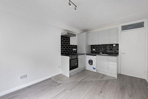 1 bedroom flat for sale, Mayfield Court, Albert Road, South Norwood, SE25