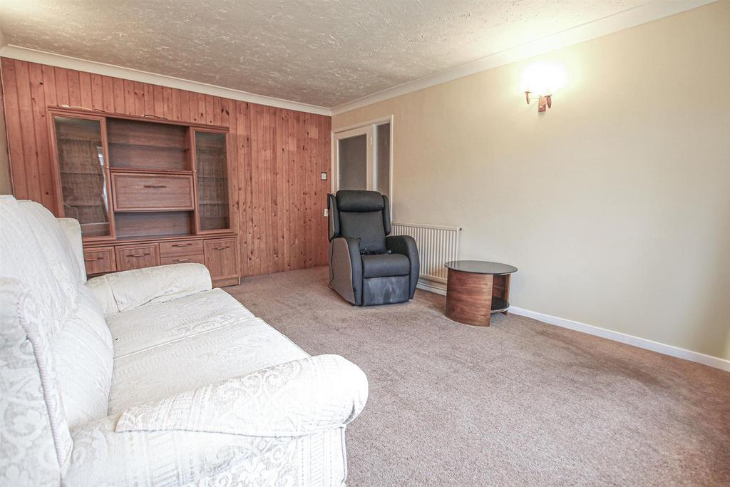 Churchill Avenue, Newmarket CB8 2 bed semidetached bungalow for sale