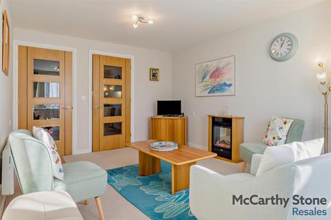 1 bedroom apartment for sale, Farringford Court, Avenue Road, Lymington, Hampshire, SO41 9PA