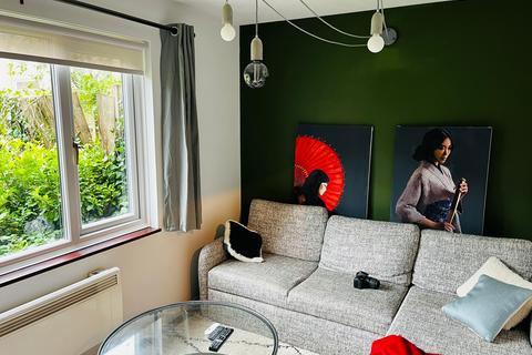 undefined, Veronica Gardens, London SW16