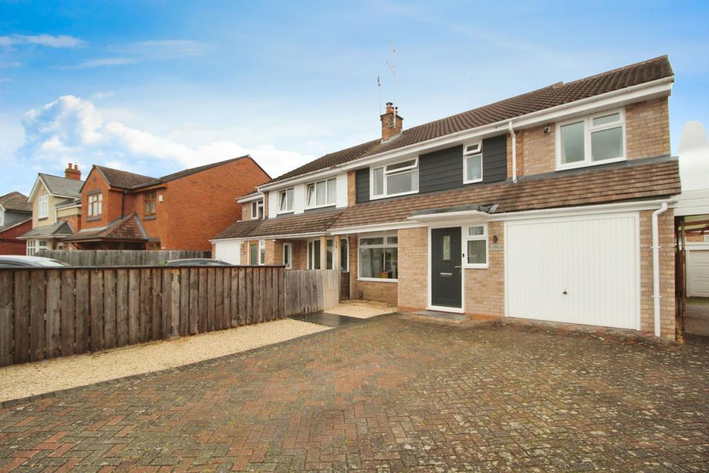 Marlpool Lane, Kidderminster DY11 3 bed semidetached house for sale £315,000