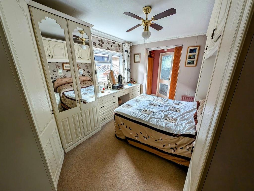 Bed 1.jpg