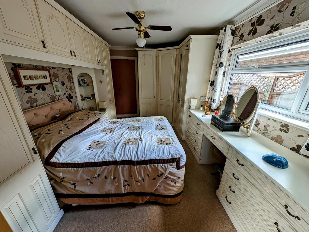 Bed 1a.jpg