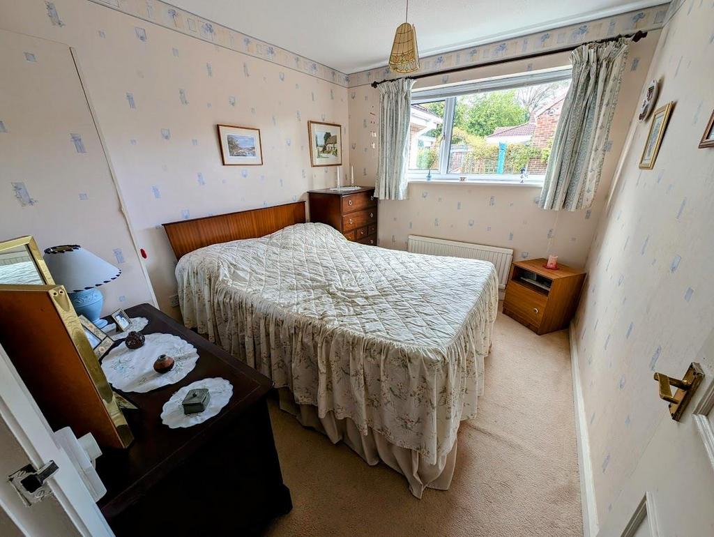 Bed 2.jpg