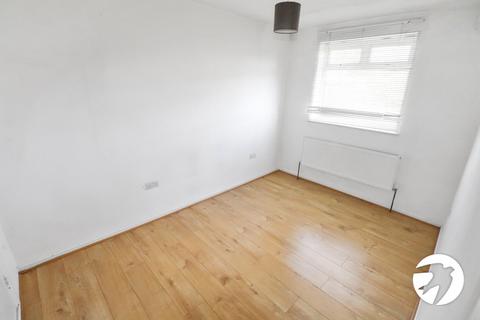 3 bedroom maisonette to rent, Godstow Road, London, SE2