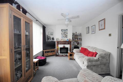 3 bedroom semi-detached house for sale, Wymering Road, Aylesbury HP21