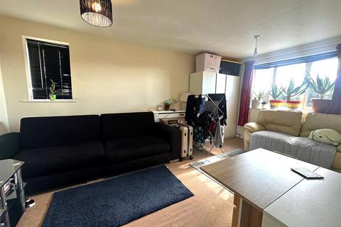 2 bedroom flat for sale, Purbeck House, Watford WD18