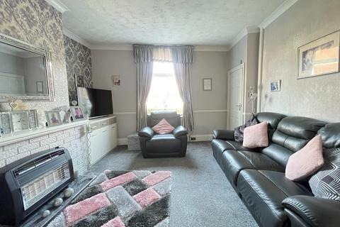 2 bedroom end of terrace house for sale, Common Road, Staincliffe Batley