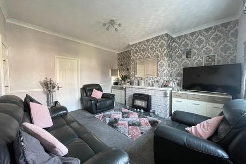 2 bedroom end of terrace house for sale, Common Road, Staincliffe Batley