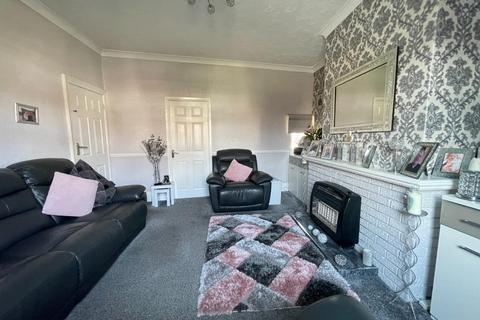 2 bedroom end of terrace house for sale, Common Road, Staincliffe Batley