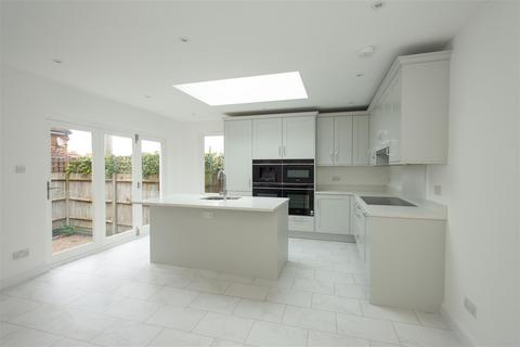 2 bedroom detached bungalow for sale, Broomhill Road, Orpington BR6