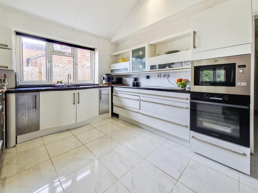 Honey Hill Road, Bedford 3 bed semidetached house for sale £350,000