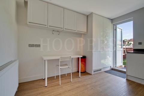 2 bedroom apartment to rent, Coles Green Road, London, NW2